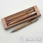 SET BOLI Y PORTAMINAS ECO DE BAMBU EN ESTUCHE DE CARTÓN + LOGO HL - Imagen 2