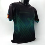 CAMISETA TÉCNICA NEGRA VERDE  CON DEGRADADO EN HAZ DE LICTORES TALLA  XL