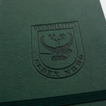 Cuaderno Clásico con Hojas Lisas, Tapa Dura y Cierre Elástico  bolsillo C/ Escudo en seco SEDEX - Imagen 2