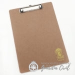 CARPETA ORGANIZADOR CON  PINZA SIN TAPA Y  LOGO . MATERIAL MDF