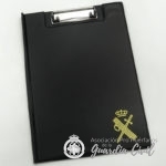 CARPETA PVC CON  PINZA Y TAPA Y SOLAPA INTERIOR . LOGO H.L