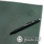 VADE DE MESA C/ESCUDO SECO PERSONALIZADO IMATACION POLIPIEL VERDE DE 40 X 53