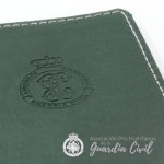 VADE DE MESA C/ESCUDO SECO PERSONALIZADO IMATACION POLIPIEL VERDE DE 40 X 53 - Imagen 2