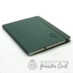 Cuaderno Clásico  color verde con Hojas Lisas, Tapa Dura y Cierre ElásticoA-5  c/ logo en seco