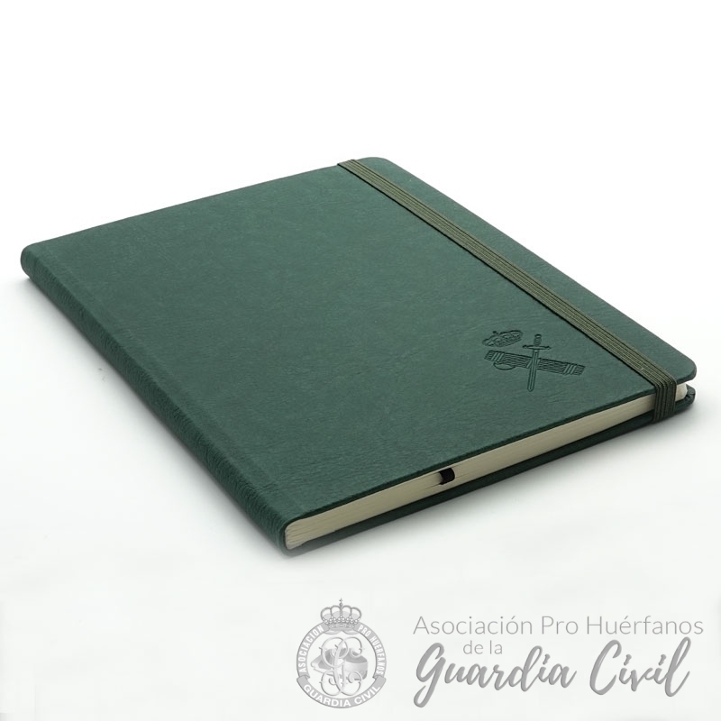 DSC00945 Cuaderno Clásico color verde con Hojas Lisas, Tapa Dura y Cierre ElásticoA-5 c/ logo en seco - Imagen 1