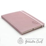 Cuaderno Clásico  color rosa con Hojas Lisas, Tapa Dura y Cierre ElásticoA-5  c/ logo en seco