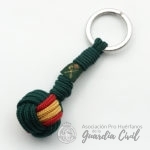 LLAVERO BALON  CORDON DE 3 MM VERDE CON BANDERA
