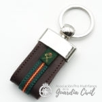 LLAVERO PIEL MARRON, ELESTICO VERDE CON LOGO GC