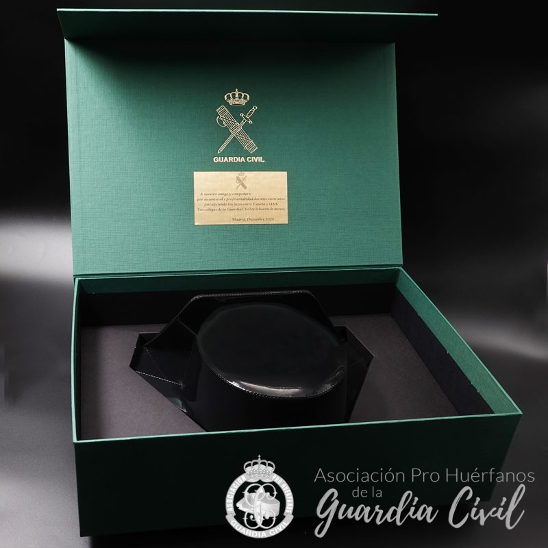 DSC01653 TRICORNIO DE CHAROL PRESENTADO EN CAJA PARA HOMENAJE - Imagen 1