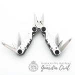 NAVAJA ACERO INOX .  MULTIUSOS  9 HERRAMIENTAS CON FUNDA