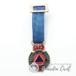 MEDALLA MINIATURA  PROTECCIÓN CIVIL BRONCE.- DISTINTIVO AZUL.-