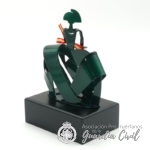 MENINA VELAZQUEZ 13.5CM VERDE ESMERALDA CON PEANA CUADRADA  GRABACION ESCUDO HL A LASER - Imagen 2