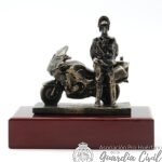 GUARDIA CIVIL TRÁFICO CON MOTO,   TERMINACION  EN  BRONCE. TAMAÑO PEQUEÑO (12,50 CM)