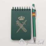 LIBRETA PEQUEÑA PLASTICO CLOGO DORADO