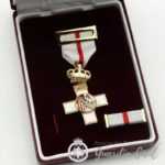 MEDALLA CRUZ AL MERITO MILITAR DISTINTIVO BLANCO - Imagen 2