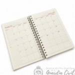 RECAMBIO 2027  PARA AGENDA COLOR BEIGE + RECAMBIO  PAGINA DIA (18 X 25) CON TRABILLA ROSA O VERDE - Imagen 2