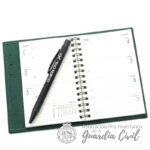 Agenda de bolsisllo c/verde c/escudo en seco año 2027. - Imagen 3