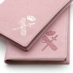 Agenda de bolsillo rosa c/ escudo seco año 2027 - Imagen 9