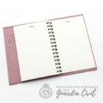 Agenda de bolsillo rosa c/ escudo seco año 2027 - Imagen 5