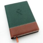 Agenda completa Bicolor año  2027  (marron y verde) 17 x 24,6 cm cerrada + Recambio día pagina